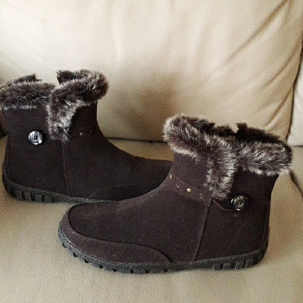 Snow season...Very cute suede with fur boots
